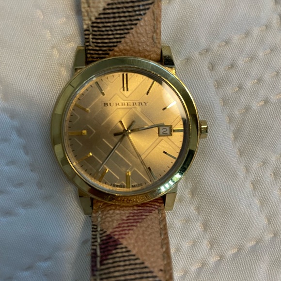 Burberry watch 100%  authentic - Picture 4 of 6
